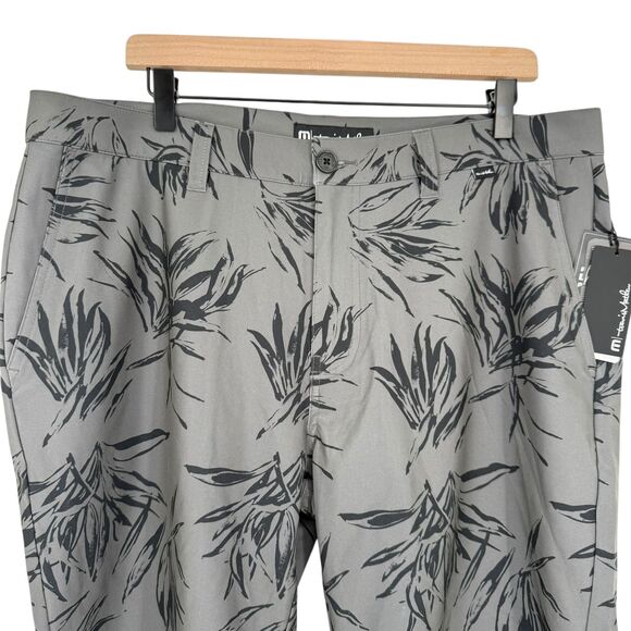 Travis Mathew Golf Shorts Size 36 You Won’t Grey Pinstripe Leaves Performance - Picture 3 of 13